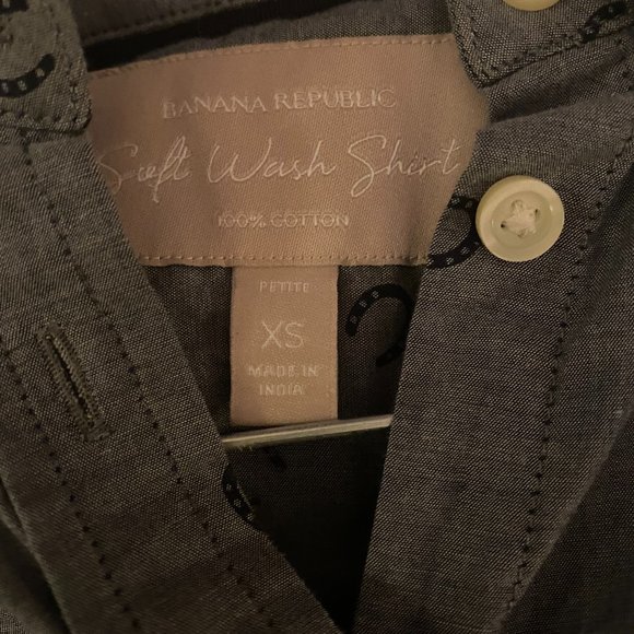 Anastasia Steele's Banana Republic Button Down - Picture 2 of 8